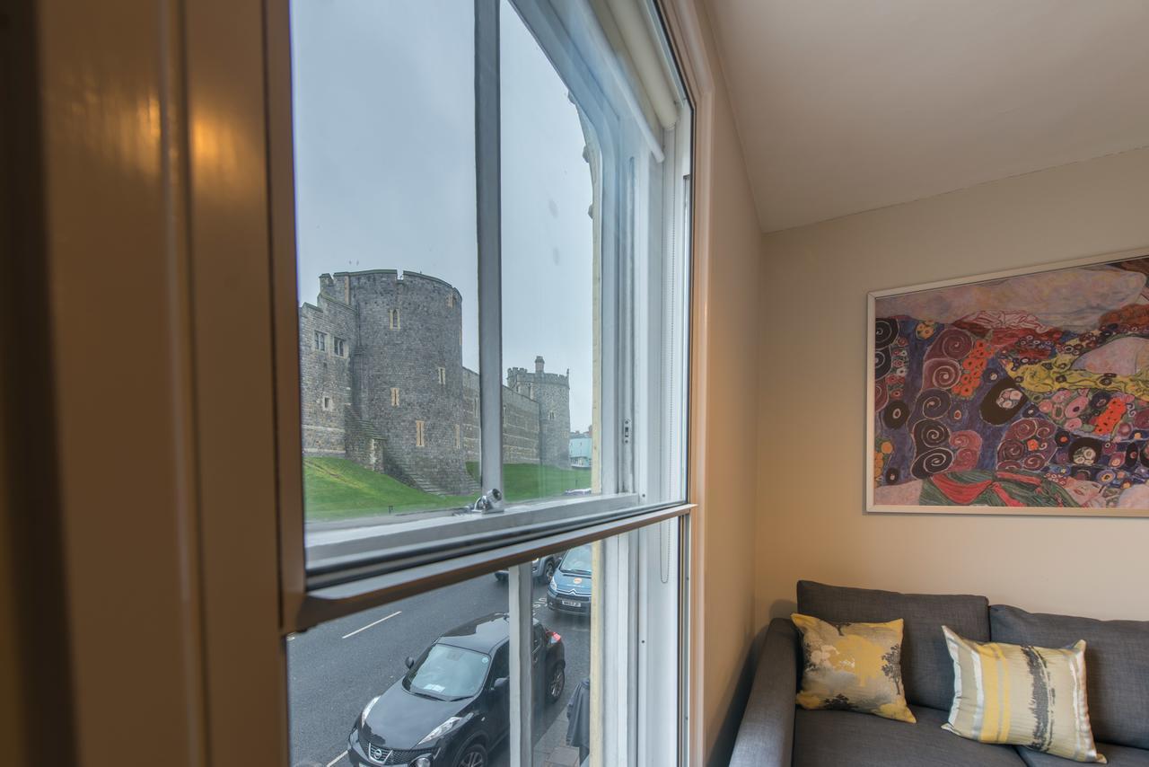 Central Windsor Apartment Facing The Castle Luaran gambar