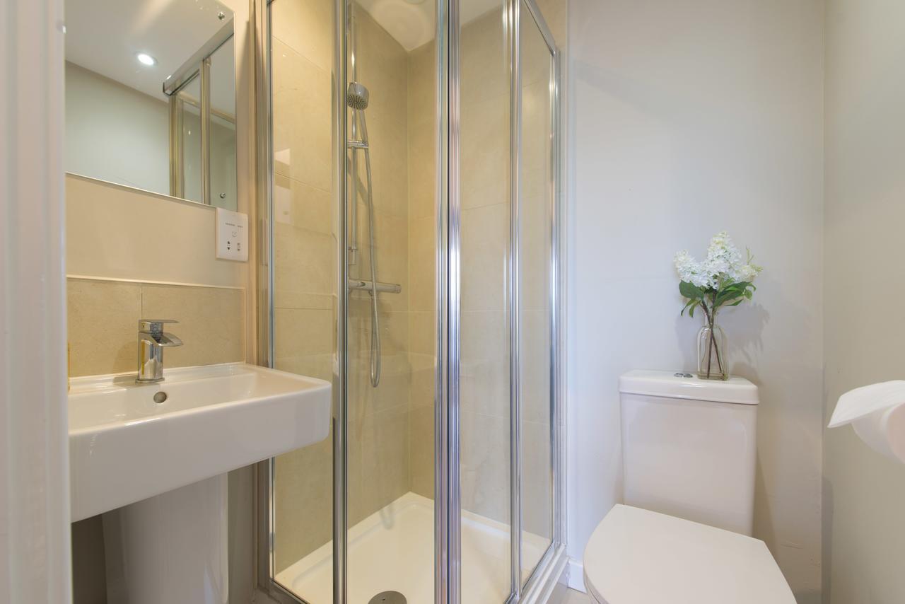 Central Windsor Apartment Facing The Castle Luaran gambar