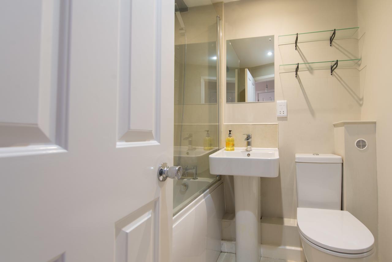 Central Windsor Apartment Facing The Castle Luaran gambar